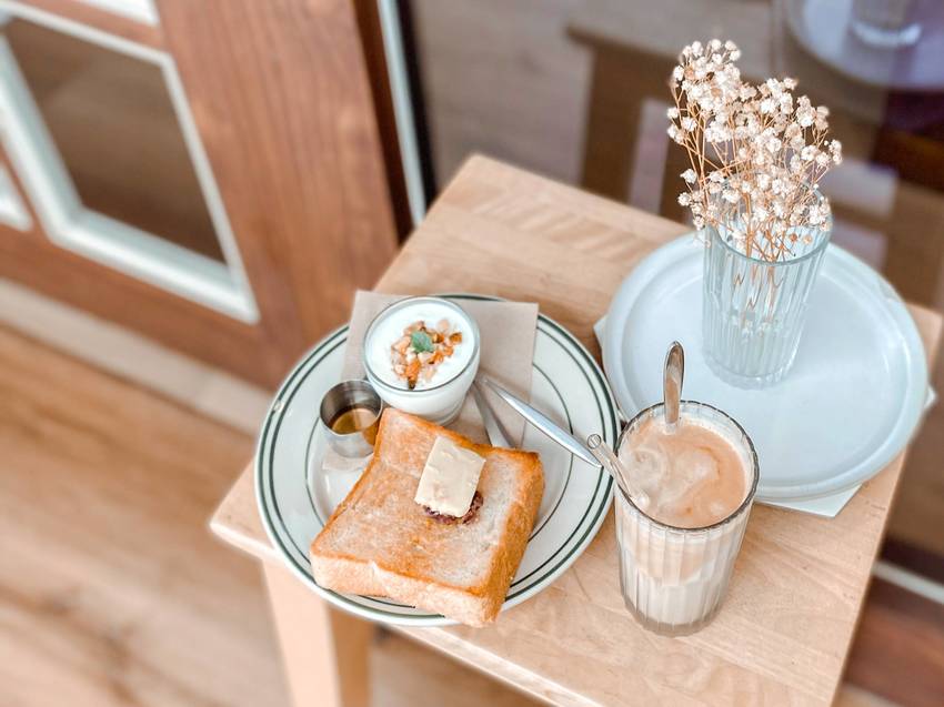 天母美食｜Koffi’n天母不限時咖啡廳推薦｜溫馨鄉村小店｜有Wifi插座