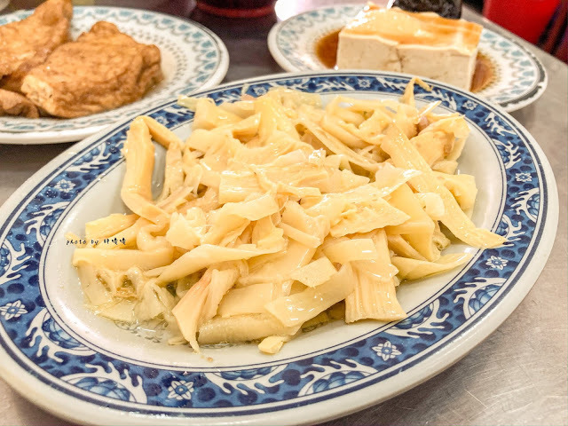 【嘉義 西區】呆獅雞肉飯🐓在地50年老店，也是不少人青睞的好滋味😋