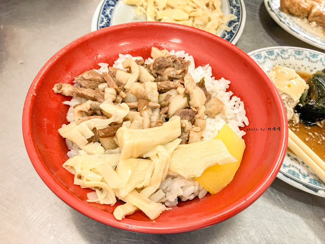 【嘉義 西區】呆獅雞肉飯🐓在地50年老店，也是不少人青睞的好滋味😋