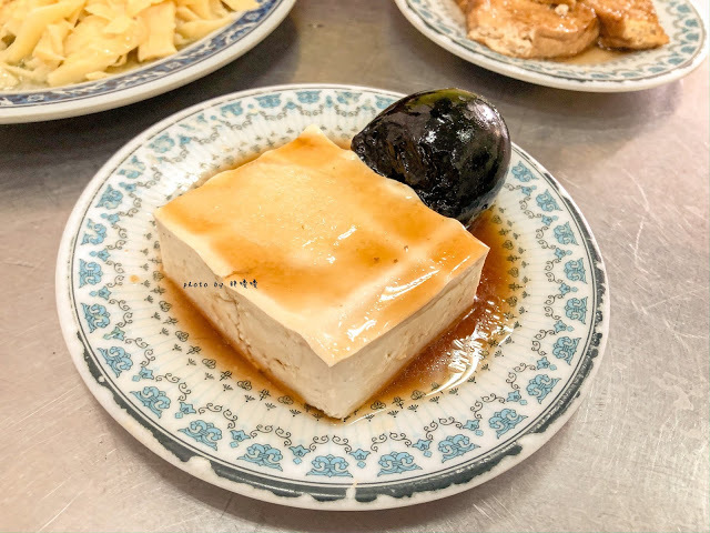 【嘉義 西區】呆獅雞肉飯🐓在地50年老店，也是不少人青睞的好滋味😋