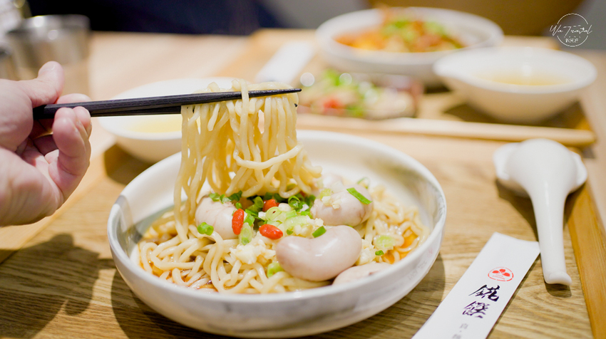 板橋江子翠美食 錵饌 真·麵舖超雞佛大爆汁，特殊的黃金流沙老油條伴麵浮誇乾麵系列！愛吃辣必吃聖凱師鬼椒