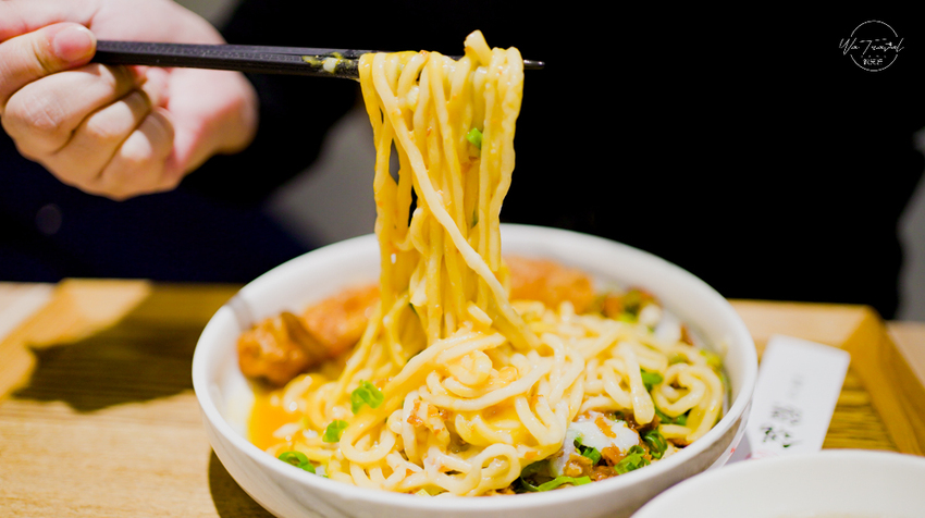 板橋江子翠美食 錵饌 真·麵舖超雞佛大爆汁，特殊的黃金流沙老油條伴麵浮誇乾麵系列！愛吃辣必吃聖凱師鬼椒