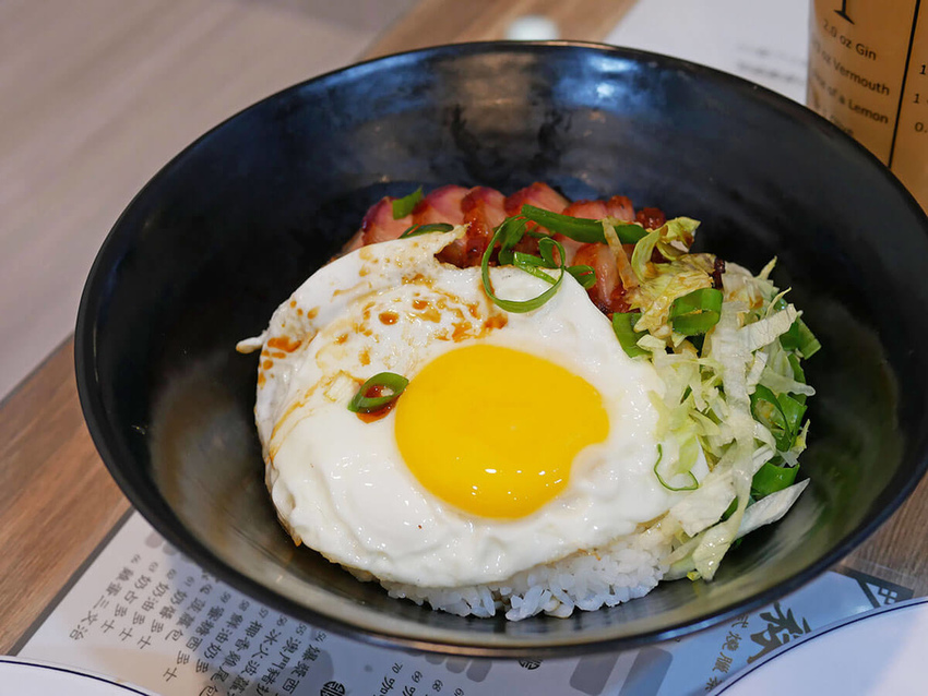 森余港式燒臘茶餐廳_黯然銷魂飯_141401.JPG