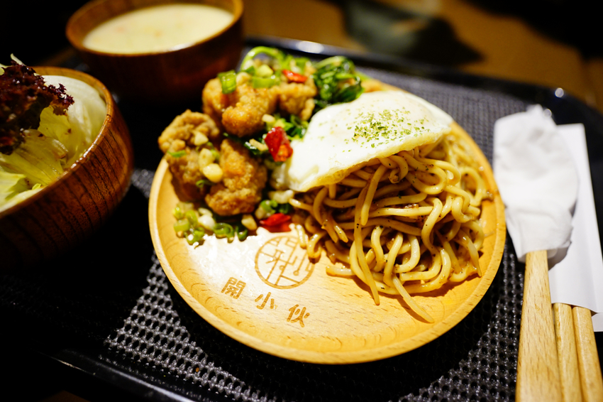 美食｜台北大同區 開小伙 宵夜、炸雞、鐵板麵 200元外送服務 近寧夏夜市消夜美食推薦！ - 奇奇一起玩樂趣