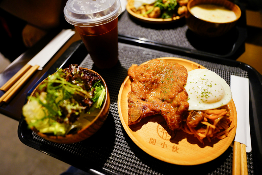 美食｜台北大同區 開小伙 宵夜、炸雞、鐵板麵 200元外送服務 近寧夏夜市消夜美食推薦！ - 奇奇一起玩樂趣