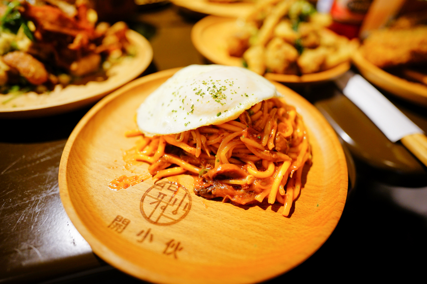 美食｜台北大同區 開小伙 宵夜、炸雞、鐵板麵 200元外送服務 近寧夏夜市消夜美食推薦！ - 奇奇一起玩樂趣