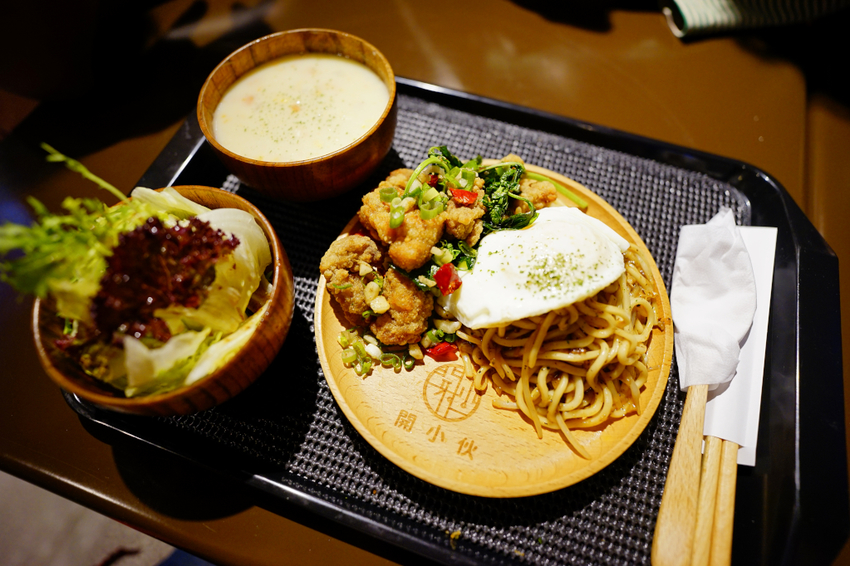 美食｜台北大同區 開小伙 宵夜、炸雞、鐵板麵 200元外送服務 近寧夏夜市消夜美食推薦！ - 奇奇一起玩樂趣