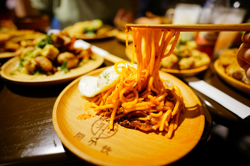 美食｜台北大同區 開小伙 宵夜、炸雞、鐵板麵 200元外送服務 近寧夏夜市消夜美食推薦！ - 奇奇一起玩樂趣