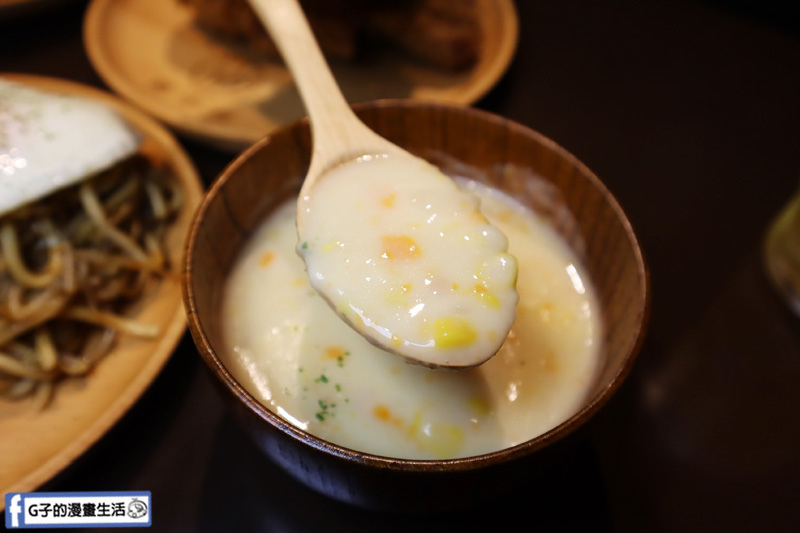 開小伙宵夜炸雞鐵板麵 玉米濃湯