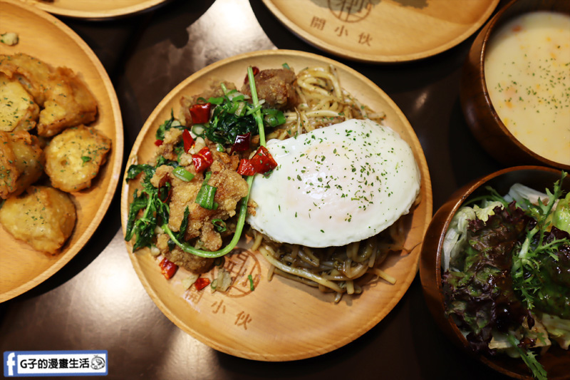 開小伙宵夜炸雞鐵板麵 鹹酥雞套餐.鐵板麵.沙拉.玉米濃湯