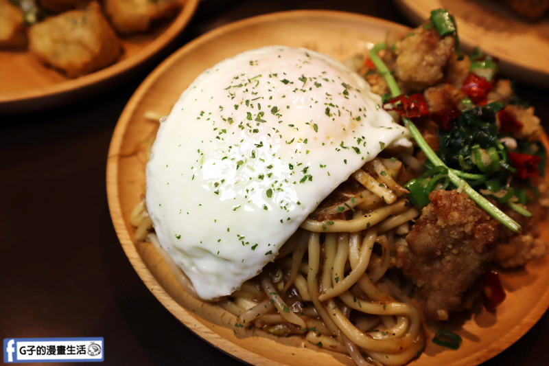 開小伙宵夜炸雞鐵板麵 鹹酥雞套餐.鐵板麵.沙拉.玉米濃湯