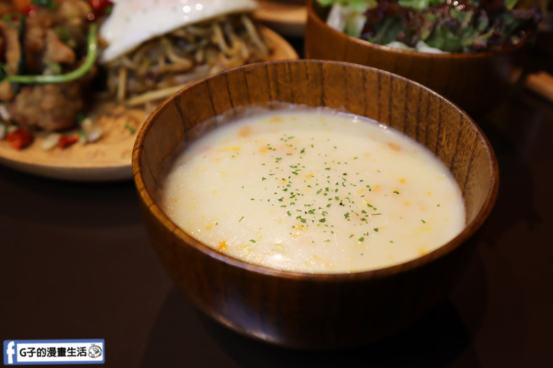 開小伙宵夜炸雞鐵板麵 玉米濃湯