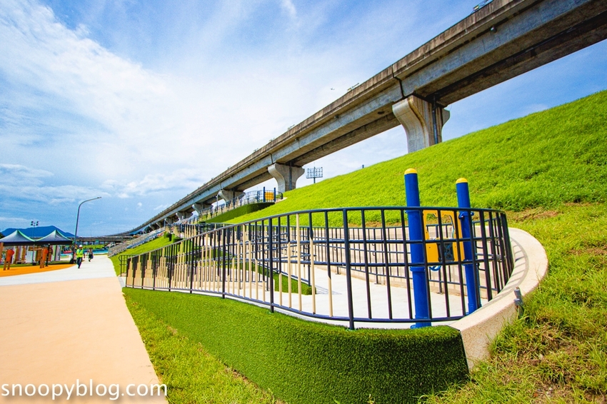 【台北親子景點】新北大都會公園共融堤坡滑梯樂園，台灣彌猴滑梯、台灣黑熊鞦韆、山豬搖搖馬…以台灣特色動物為主題的滑梯樂園