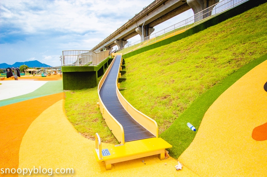 【台北親子景點】新北大都會公園共融堤坡滑梯樂園，台灣彌猴滑梯、台灣黑熊鞦韆、山豬搖搖馬…以台灣特色動物為主題的滑梯樂園