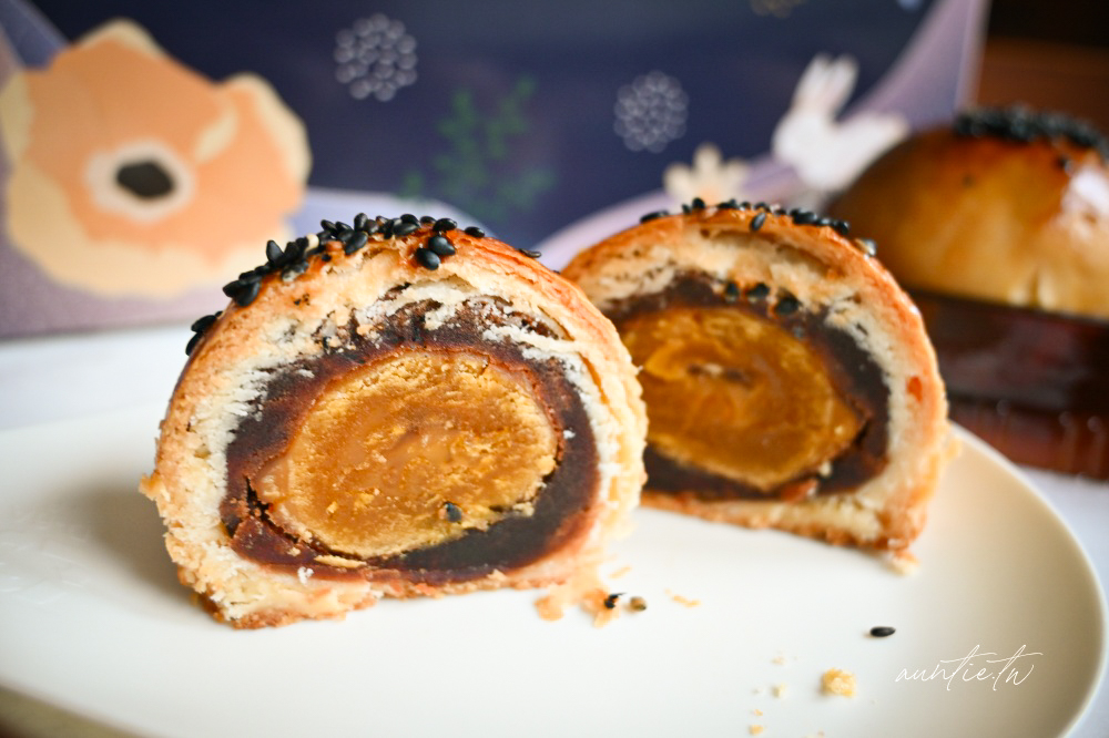 台中蛋黃酥推薦！雅山可麗露專賣中秋限定蛋黃酥，酥到掉渣蛋黃酥預訂攻略。