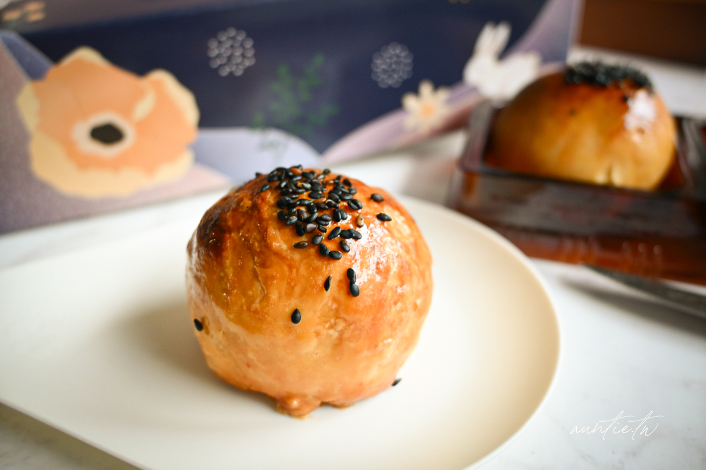 台中蛋黃酥推薦！雅山可麗露專賣中秋限定蛋黃酥，酥到掉渣蛋黃酥預訂攻略。