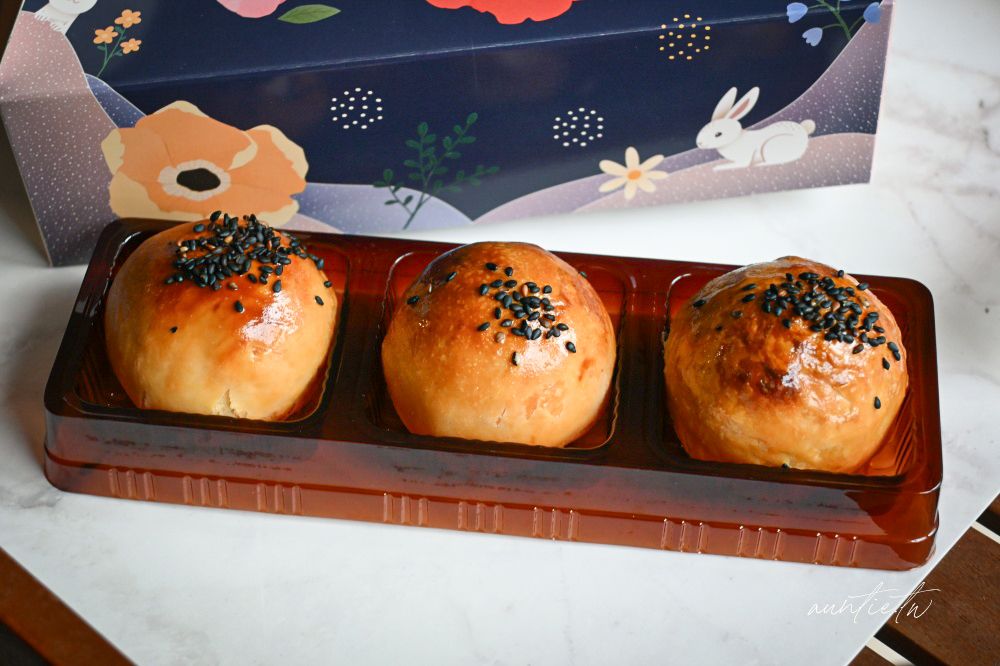 台中蛋黃酥推薦！雅山可麗露專賣中秋限定蛋黃酥，酥到掉渣蛋黃酥預訂攻略。