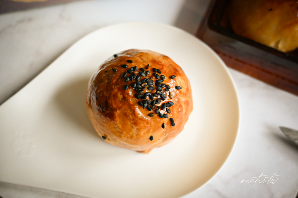 台中蛋黃酥推薦！雅山可麗露專賣中秋限定蛋黃酥，酥到掉渣蛋黃酥預訂攻略。