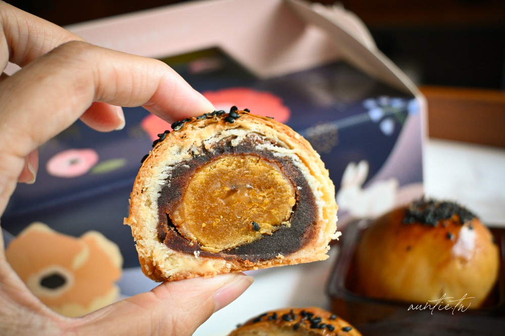 台中蛋黃酥推薦！雅山可麗露專賣中秋限定蛋黃酥，酥到掉渣蛋黃酥預訂攻略。