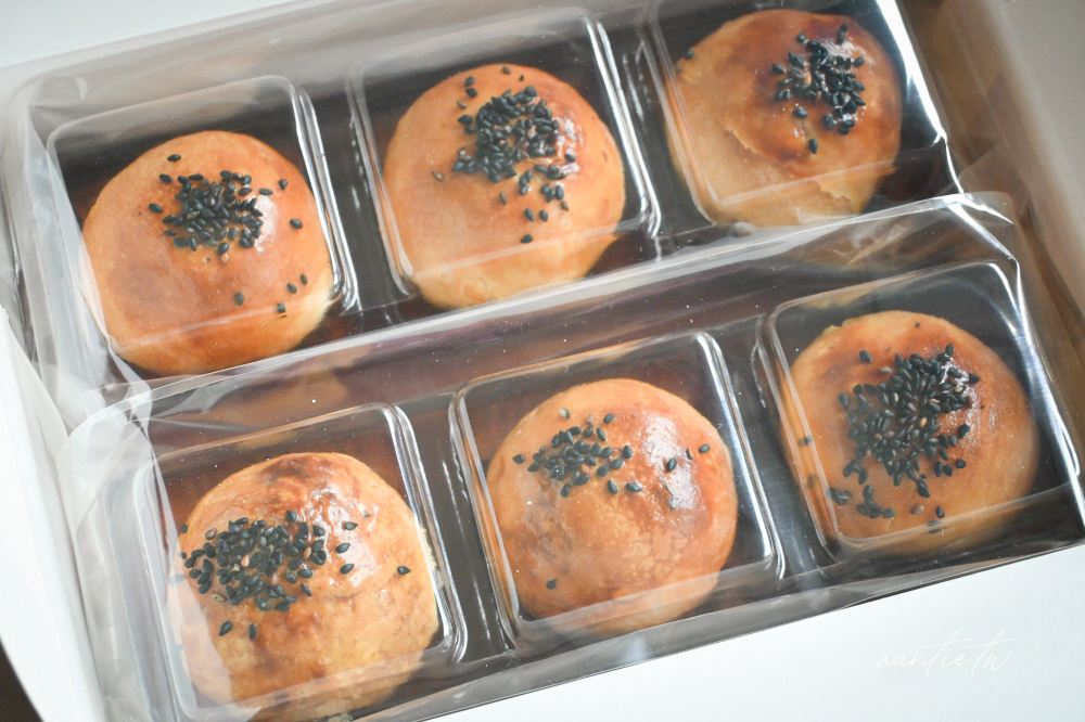 台中蛋黃酥推薦！雅山可麗露專賣中秋限定蛋黃酥，酥到掉渣蛋黃酥預訂攻略。