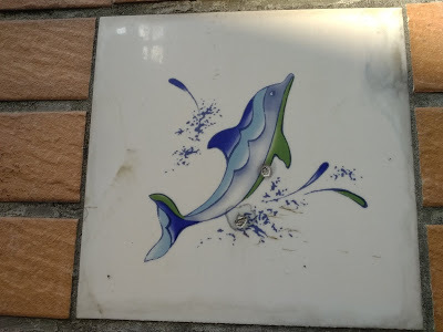 內壢[元生國小]圍牆上可愛俏皮的卡通磁磚貼