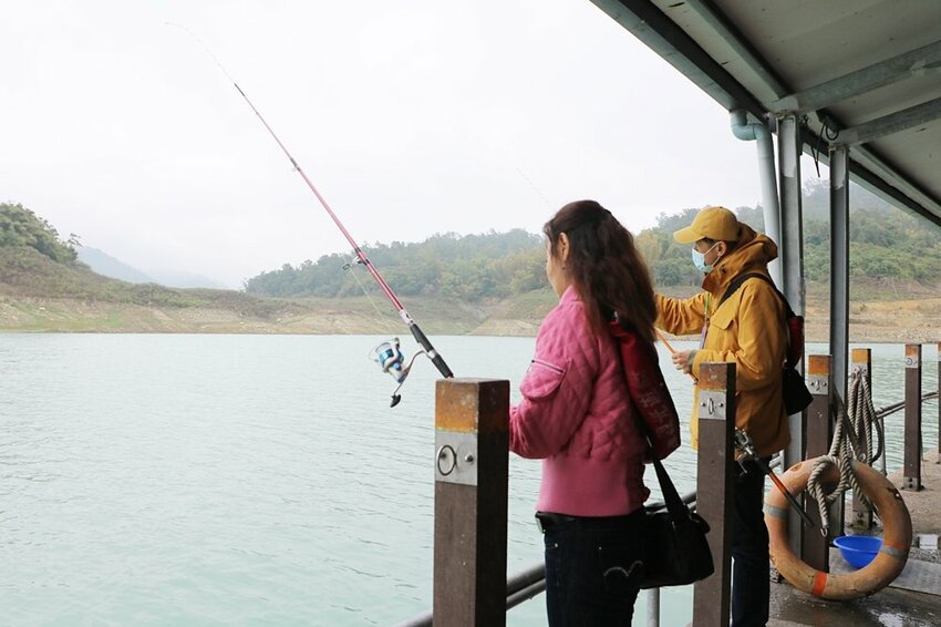 嘉義大埔一日遊。曾文水庫遊艇環湖、全台唯一合法釣魚台 釣魚賞鷹、吸收負離子、美食、資深玩家私藏秘境