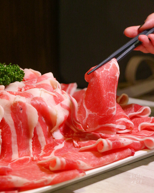 台中東區｜1KG浮誇安格斯牛肉盤｜最便宜平日午間特惠只要238元就有季節蔬菜自助吧吃到飽｜昭日堂燒肉旗下火鍋品牌｜鍋好日