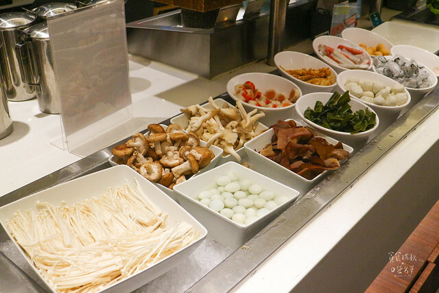 台中東區｜1KG浮誇安格斯牛肉盤｜最便宜平日午間特惠只要238元就有季節蔬菜自助吧吃到飽｜昭日堂燒肉旗下火鍋品牌｜鍋好日