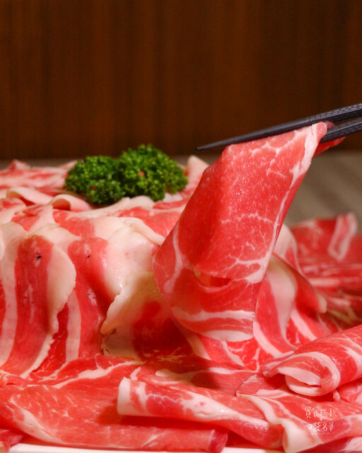 台中東區｜1KG浮誇安格斯牛肉盤｜最便宜平日午間特惠只要238元就有季節蔬菜自助吧吃到飽｜昭日堂燒肉旗下火鍋品牌｜鍋好日