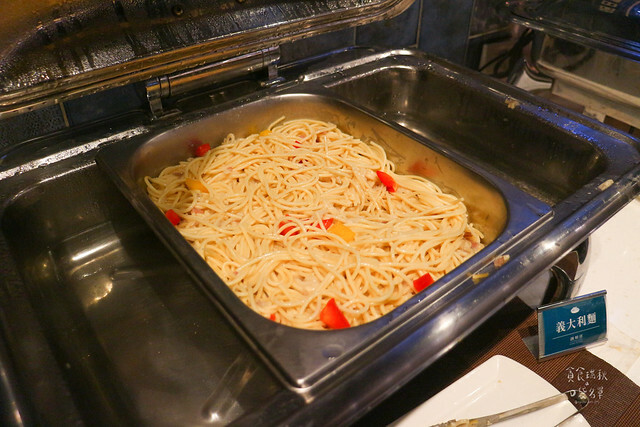 台中東區｜1KG浮誇安格斯牛肉盤｜最便宜平日午間特惠只要238元就有季節蔬菜自助吧吃到飽｜昭日堂燒肉旗下火鍋品牌｜鍋好日