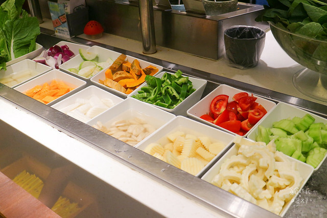 台中東區｜1KG浮誇安格斯牛肉盤｜最便宜平日午間特惠只要238元就有季節蔬菜自助吧吃到飽｜昭日堂燒肉旗下火鍋品牌｜鍋好日