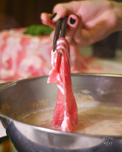 台中東區｜1KG浮誇安格斯牛肉盤｜最便宜平日午間特惠只要238元就有季節蔬菜自助吧吃到飽｜昭日堂燒肉旗下火鍋品牌｜鍋好日