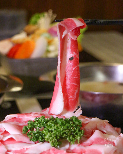 台中東區｜1KG浮誇安格斯牛肉盤｜最便宜平日午間特惠只要238元就有季節蔬菜自助吧吃到飽｜昭日堂燒肉旗下火鍋品牌｜鍋好日