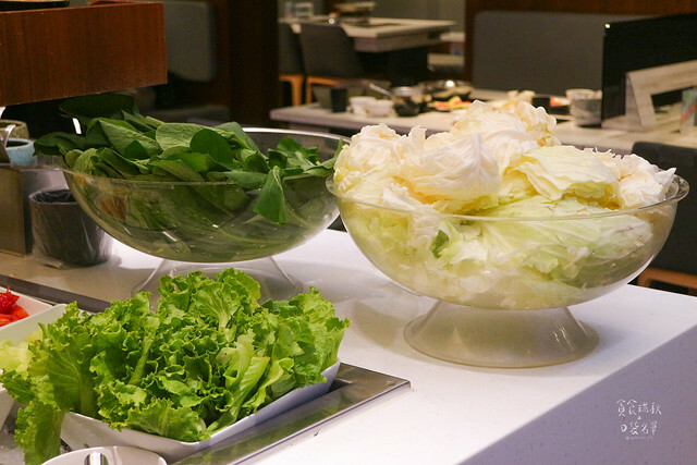 台中東區｜1KG浮誇安格斯牛肉盤｜最便宜平日午間特惠只要238元就有季節蔬菜自助吧吃到飽｜昭日堂燒肉旗下火鍋品牌｜鍋好日