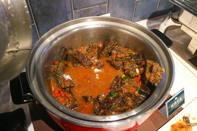 台中東區｜1KG浮誇安格斯牛肉盤｜最便宜平日午間特惠只要238元就有季節蔬菜自助吧吃到飽｜昭日堂燒肉旗下火鍋品牌｜鍋好日