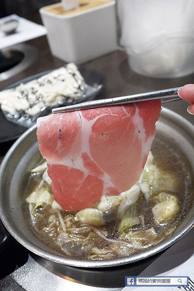 內湖涮涮鍋【東湖涮涮鍋】高CP值頂級肉品+好風味湯頭/東湖站吃到飽火鍋/東湖美食/明治冰淇淋爆米花吃到飽