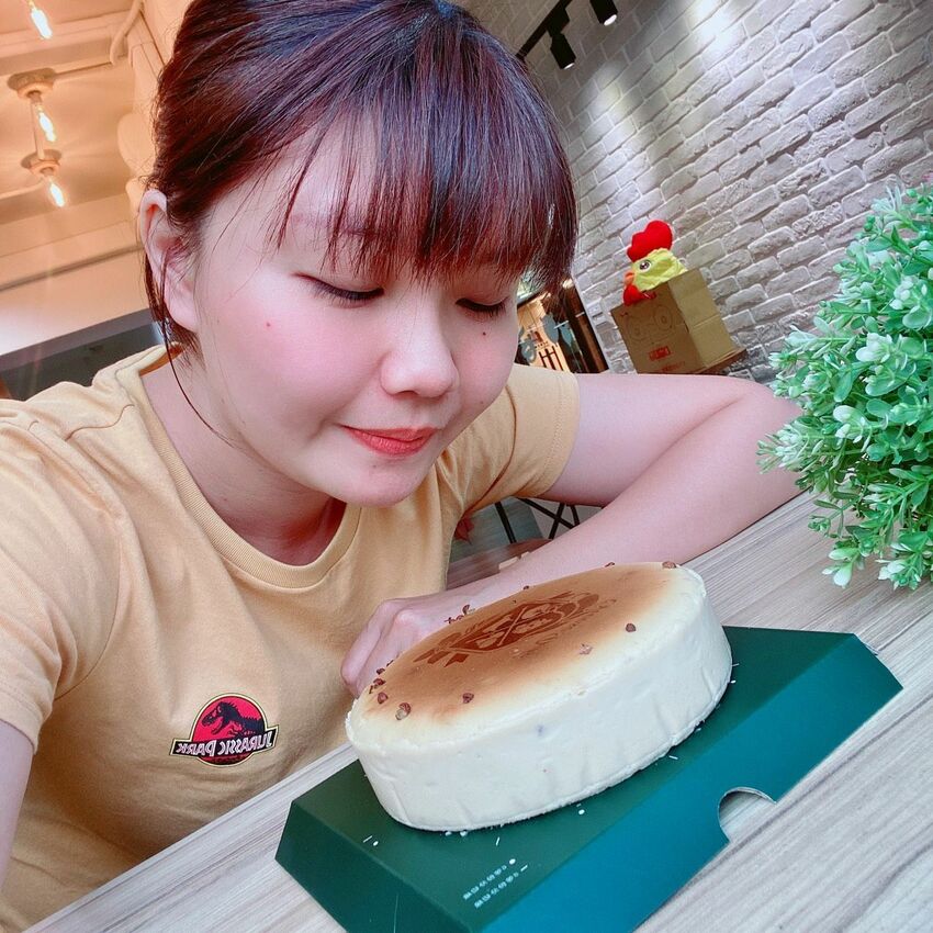 2021年辣媽節限定口味｜起士公爵Ｘ膳馨Ｘ吳寶春最強聯名｜美英小川椒乳酪蛋糕｜香麻椒辣油遇上余順豐花生醬｜肉麻不辣新口感