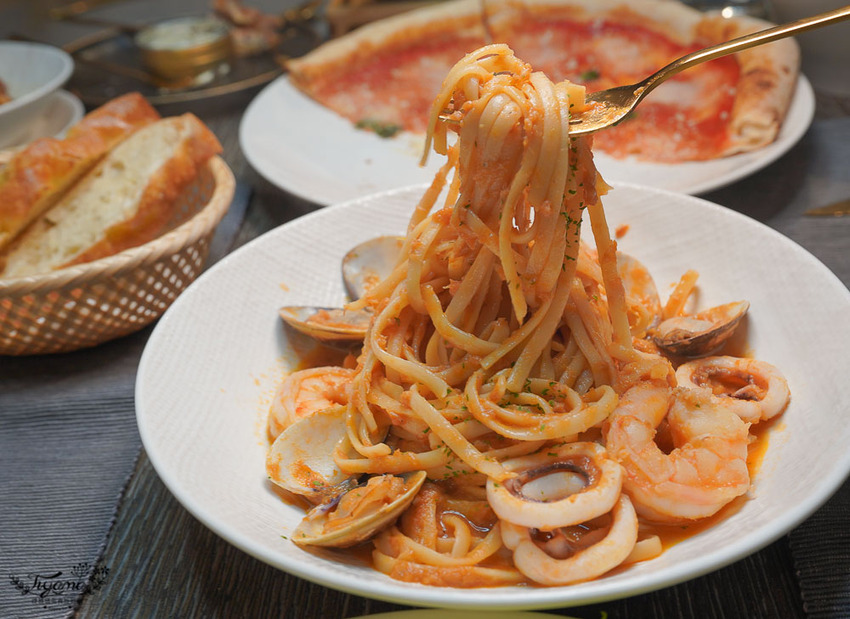 金窯義式料理+路易奇別樓》高雄大立美食街最強黃金角落「精緻包廂空間」,揪好友”義”起吃美食!! @緹雅瑪 美食旅遊趣 金窯義式料理+路易奇別樓》高雄大立美食街最強黃金角落「精緻包廂空間」,揪好友”義”起吃美食!! @緹雅瑪 美食旅遊趣