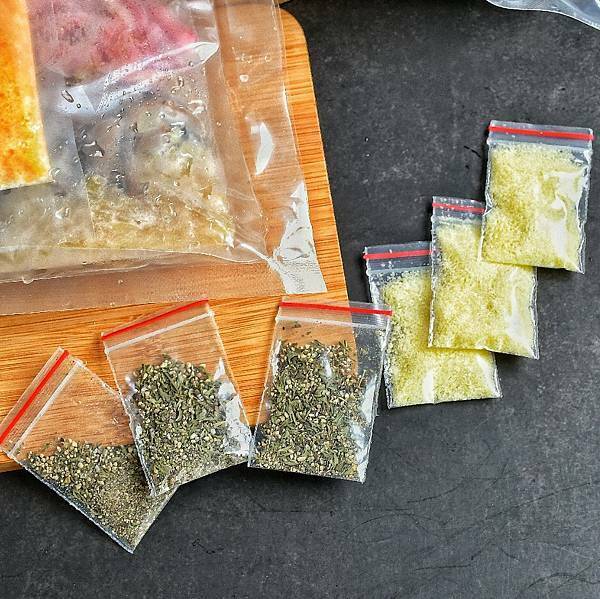 【外帶美食】快樂花園義麵坊，蘆洲必吃美食，外帶料理包口味神還原，疫情期間減少出門的法寶，懶人也能變成大廚，網購宅配美食