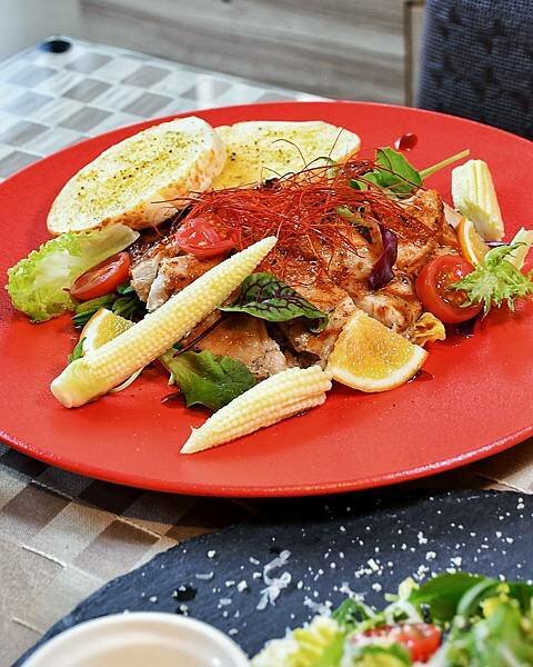 【新北蘆洲】快樂花園義麵坊 • 蘆洲親子餐廳推薦,蘆洲平價餐廳,家庭聚餐推薦,附設親子遊樂區