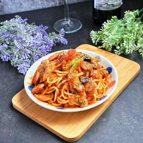 【外帶美食】快樂花園義麵坊，蘆洲必吃美食，外帶料理包口味神還原，疫情期間減少出門的法寶，懶人也能變成大廚，網購宅配美食