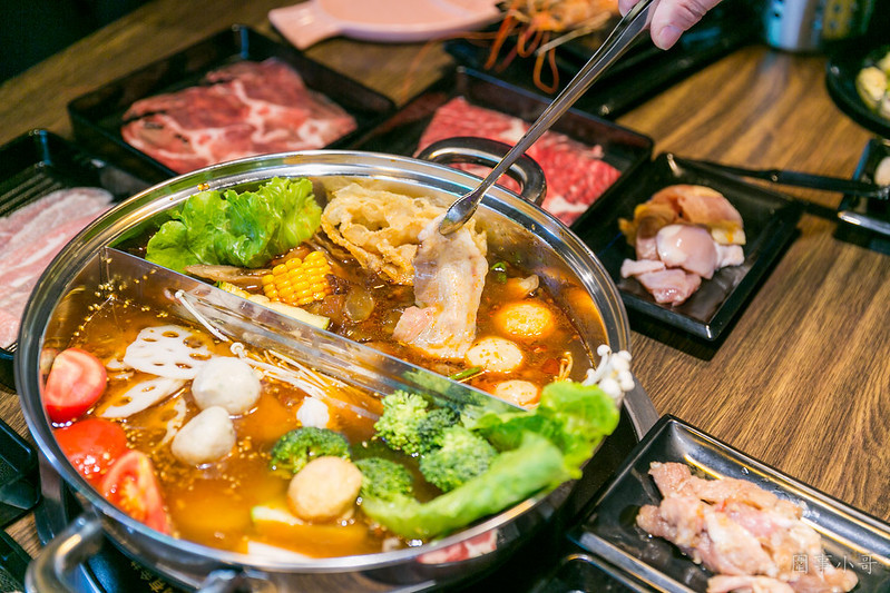 桃園中壢美食-億魚麻辣鍋-極致烤魚.和牛麻辣鍋吃到飽，雙主菜享受再加分  (邀約) @民宿女王芽月-美食.旅遊.全台趴趴走