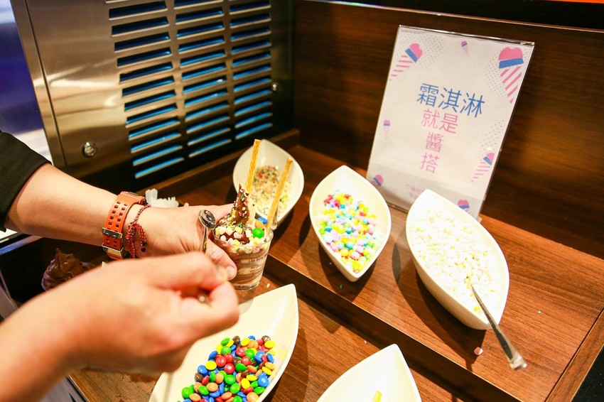 桃園中壢美食-億魚麻辣鍋-極致烤魚.和牛麻辣鍋吃到飽，雙主菜享受再加分  (邀約) @民宿女王芽月-美食.旅遊.全台趴趴走