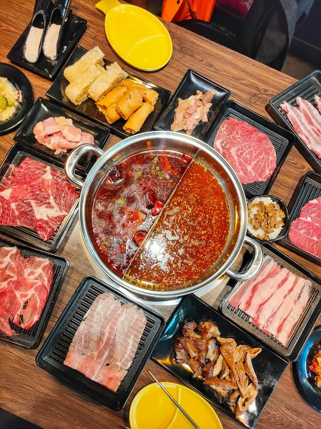 桃園中壢美食-億魚麻辣鍋-極致烤魚.和牛麻辣鍋吃到飽，雙主菜享受再加分  (邀約) @民宿女王芽月-美食.旅遊.全台趴趴走
