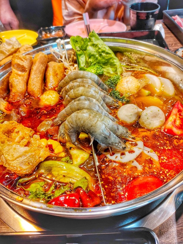 桃園中壢美食-億魚麻辣鍋-極致烤魚.和牛麻辣鍋吃到飽，雙主菜享受再加分  (邀約) @民宿女王芽月-美食.旅遊.全台趴趴走