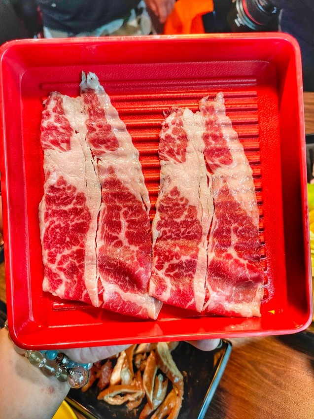 桃園中壢美食-億魚麻辣鍋-極致烤魚.和牛麻辣鍋吃到飽，雙主菜享受再加分  (邀約) @民宿女王芽月-美食.旅遊.全台趴趴走