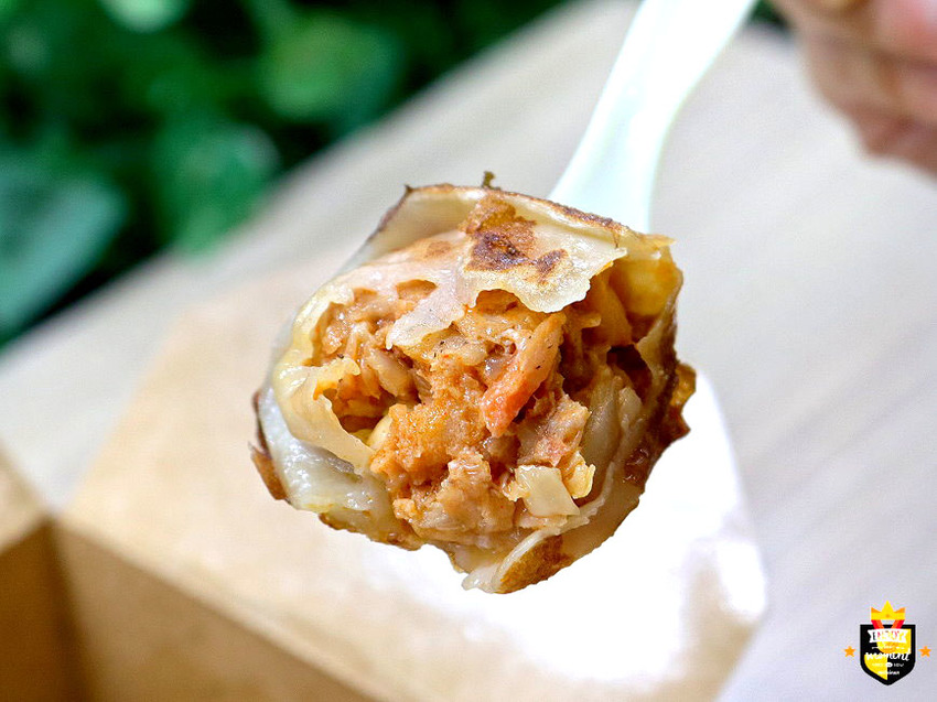 台南煎餃／行動餐車不定期出沒／嚴選食材手工包製／獨家風味搭配特調醬料／營業地點當天網路公告／現點現煎趕時間不要來／限量供應晚來吃不到