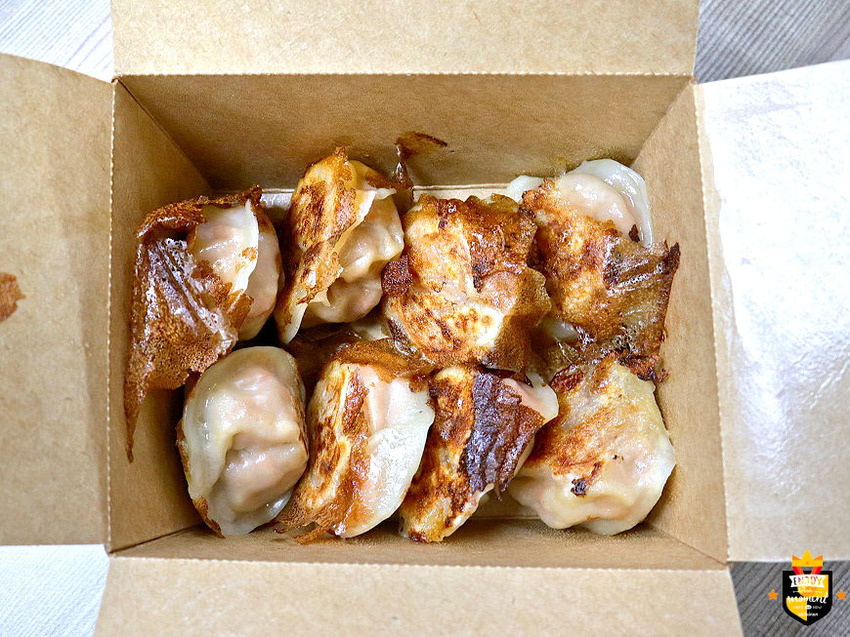 台南煎餃／行動餐車不定期出沒／嚴選食材手工包製／獨家風味搭配特調醬料／營業地點當天網路公告／現點現煎趕時間不要來／限量供應晚來吃不到