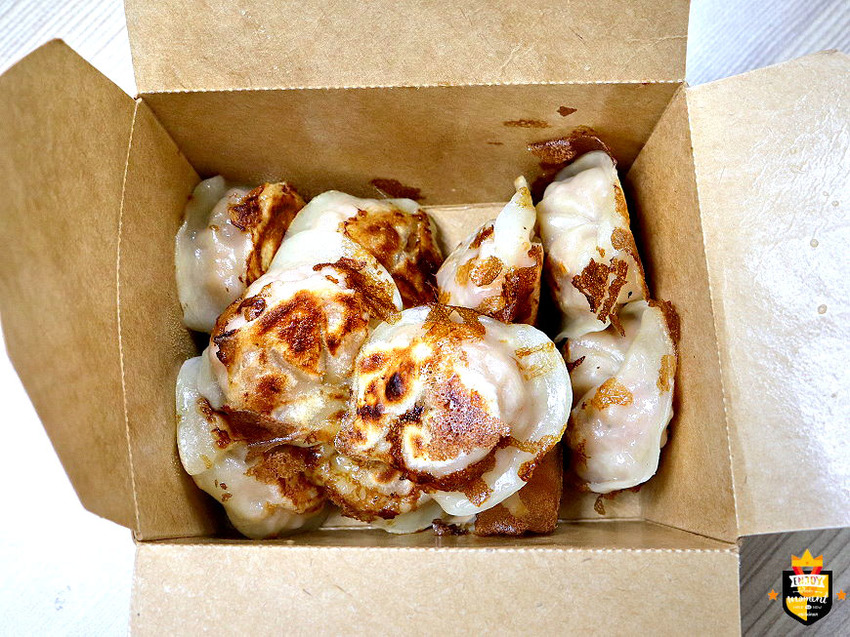 台南煎餃／行動餐車不定期出沒／嚴選食材手工包製／獨家風味搭配特調醬料／營業地點當天網路公告／現點現煎趕時間不要來／限量供應晚來吃不到