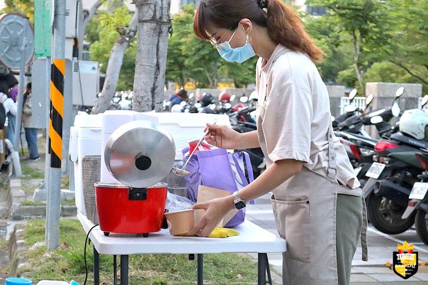 台南煎餃／行動餐車不定期出沒／嚴選食材手工包製／獨家風味搭配特調醬料／營業地點當天網路公告／現點現煎趕時間不要來／限量供應晚來吃不到